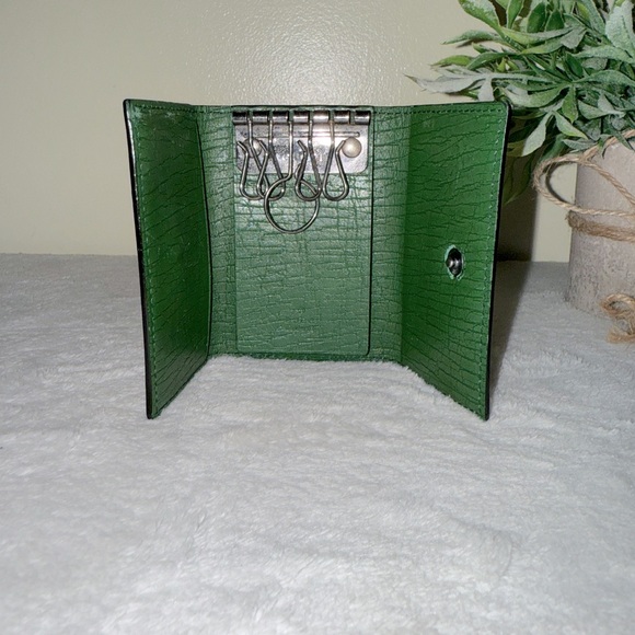 GUCCI GG Logo PVC 6 Ring Key Holder - Picture 8 of 11